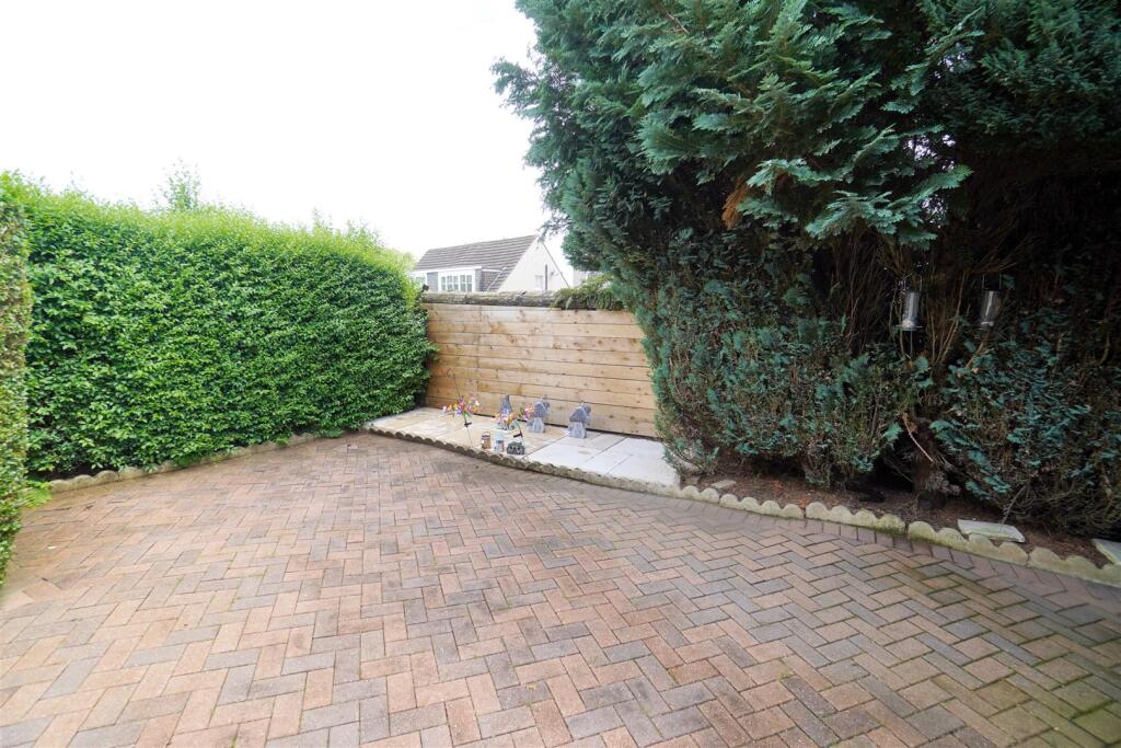 REAR GARDEN1.jpg