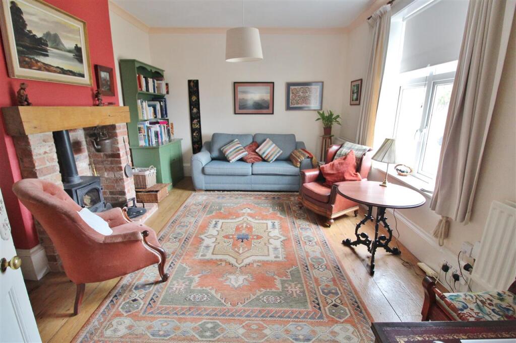 SNUG/BEDROOM THREE