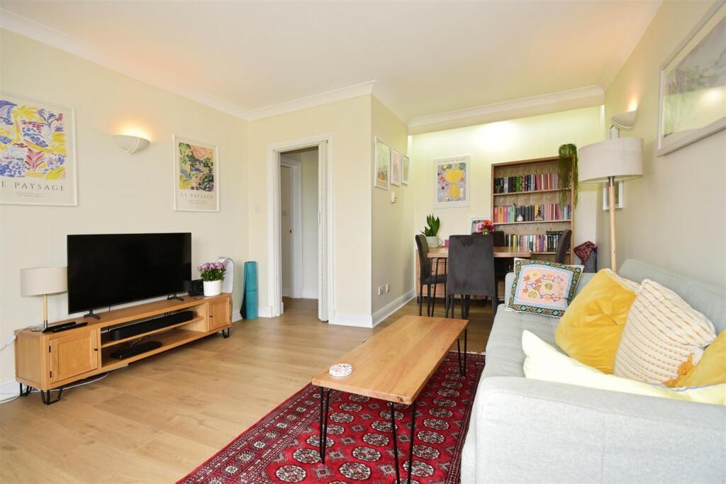 f431efea-1LivingRoom2.JPG