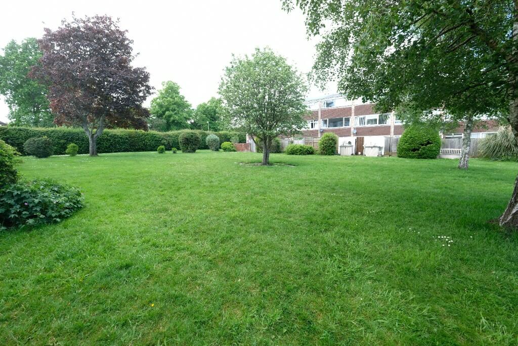 COMMUNAL GARDENS 