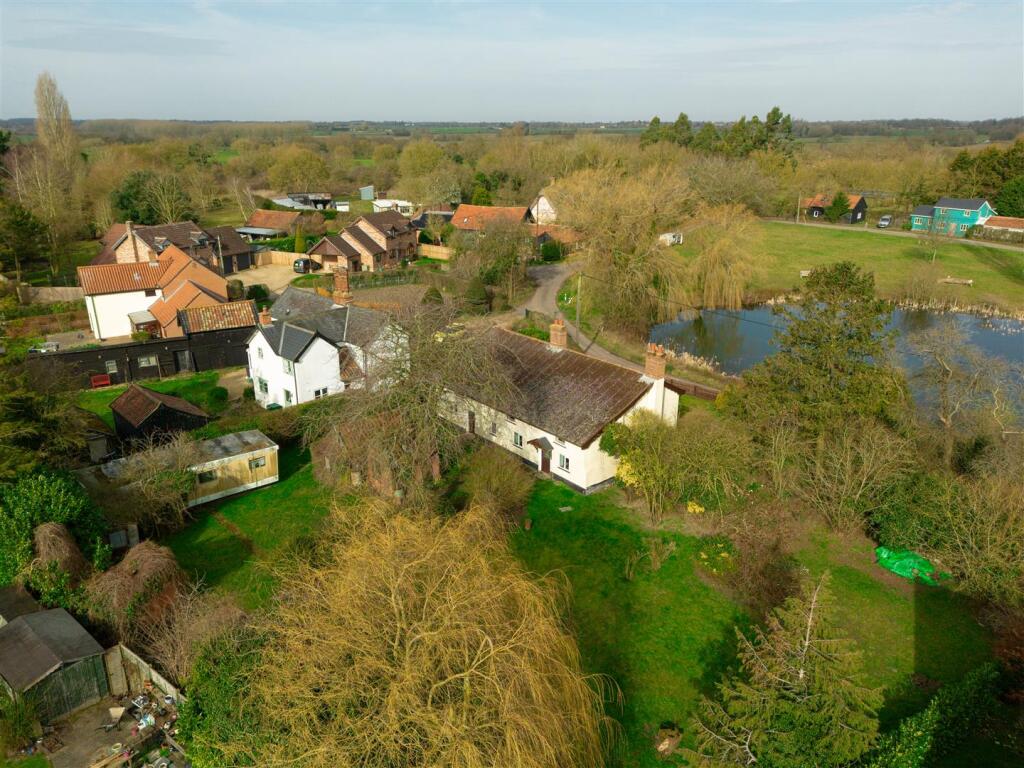 20250307110635 - DJI_0265 - 124 The Green, Wickham