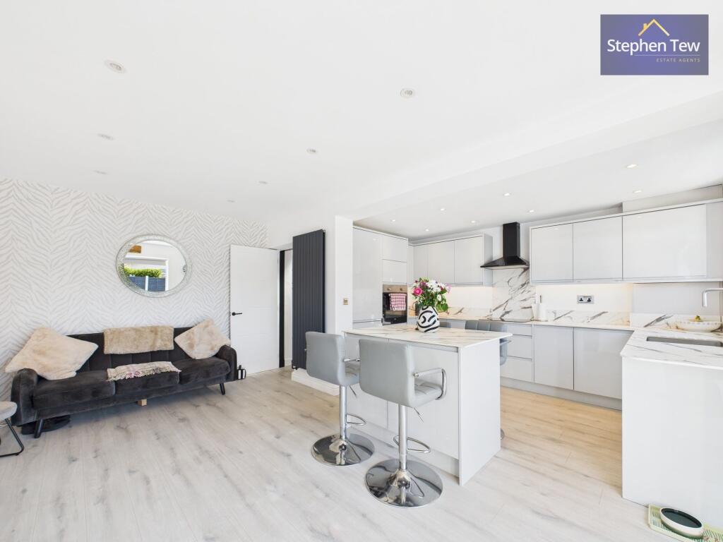 Kitchen/ Dining Room