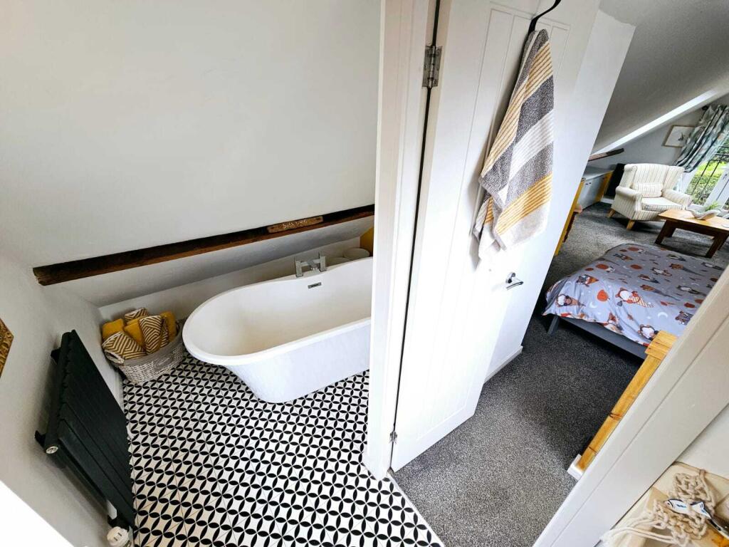 a8b8de36-acd5-401a-b896-e174cbeb2d11