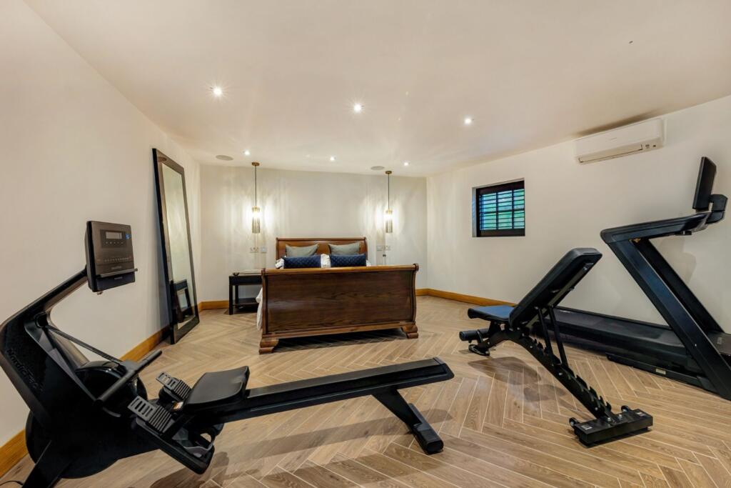 Annexe bedroom / gym