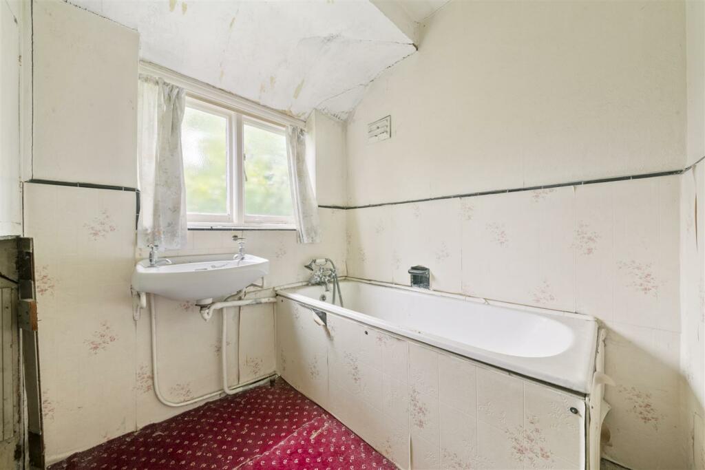 Bathroom.JPG