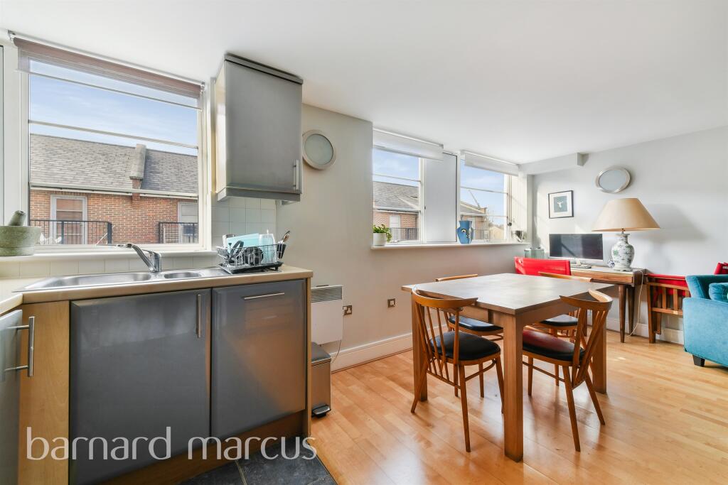 Lounge/ Kitchen