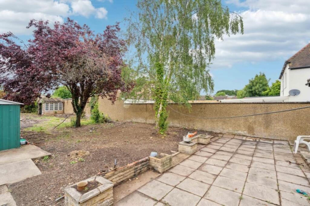 rear garden 2.jpg