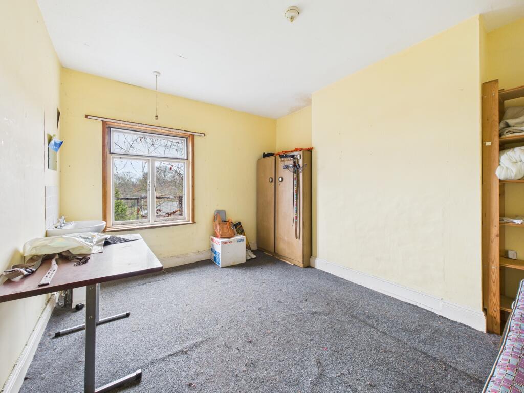 CAM04825G0-PR0229-STILL008