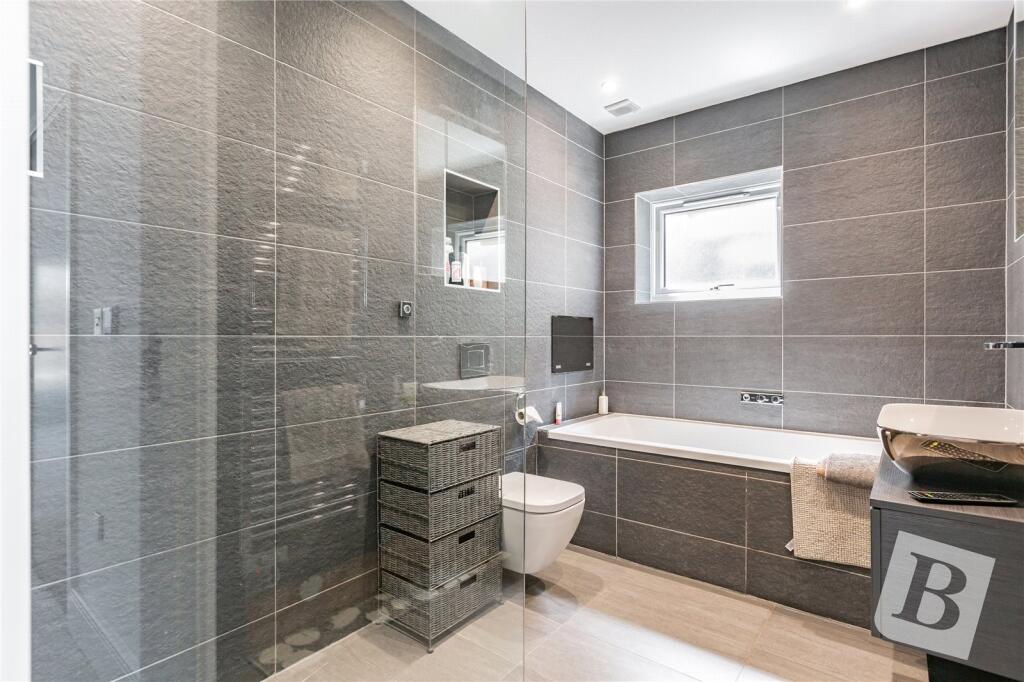 Master En-Suite