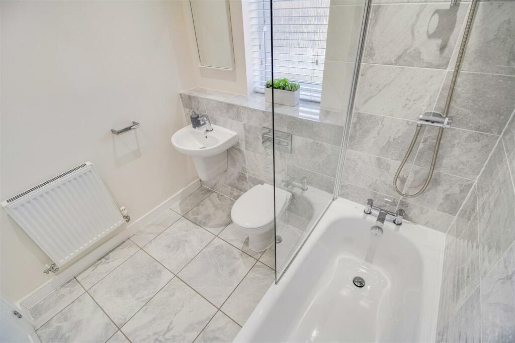 BATHROOM/W.C.