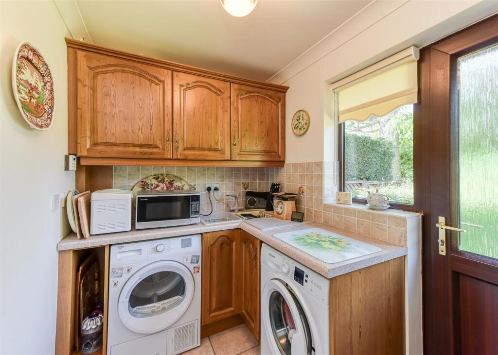 11a Wrekin Drive-laundry.jpg