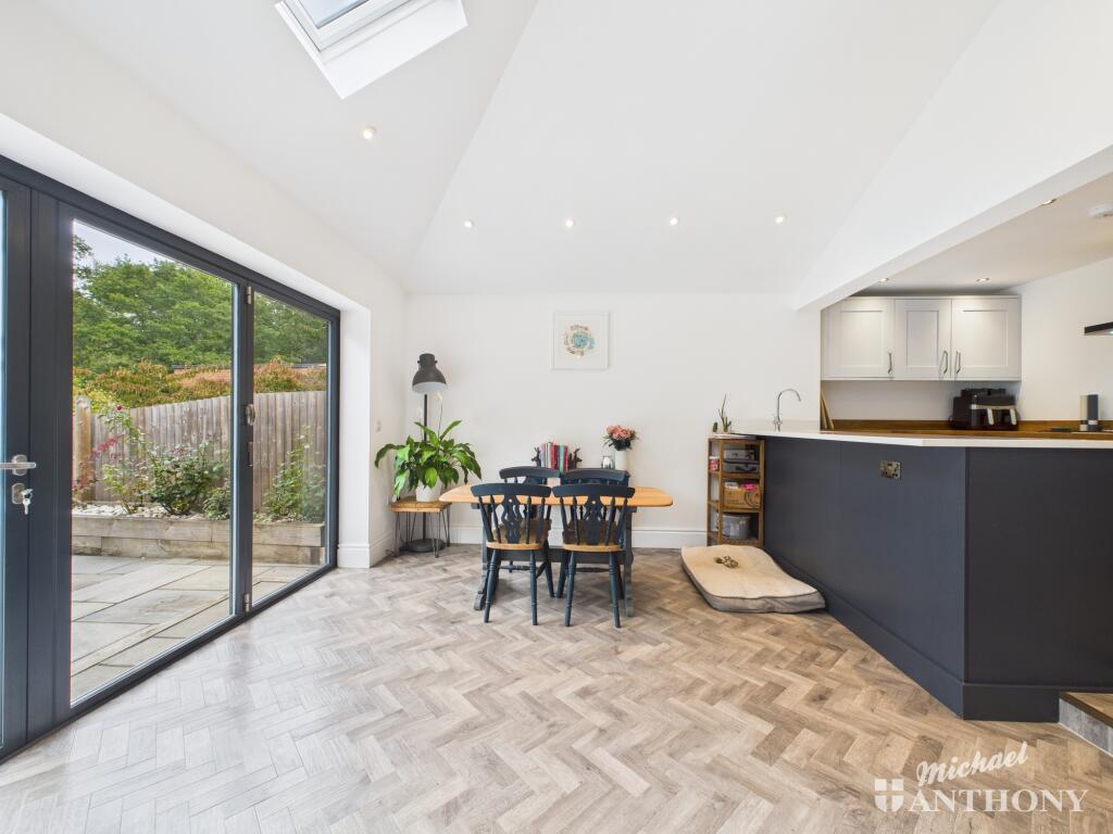 CAM02773G0-PR0362-STILL020