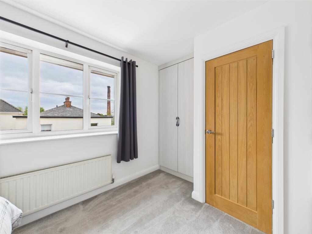 CAM03729G0-PR0048-STILL029