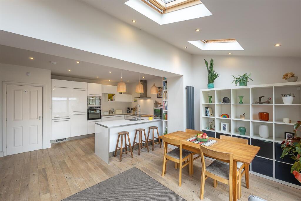 Open Plan Kitchen Diner &amp; Family Room