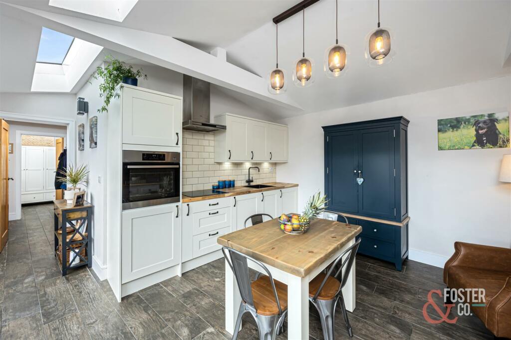 High Street, Skyview Cottage-010.jpg
