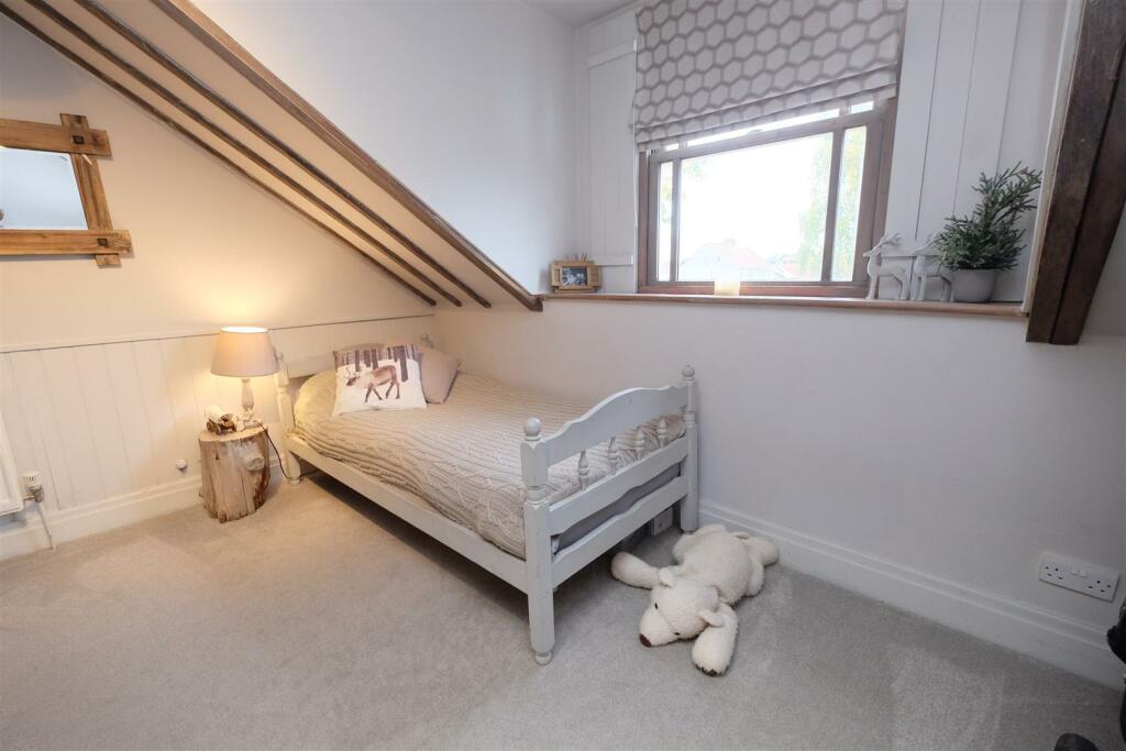 38 Middle Road, Kingswood, Bristol BS15 4XH House 