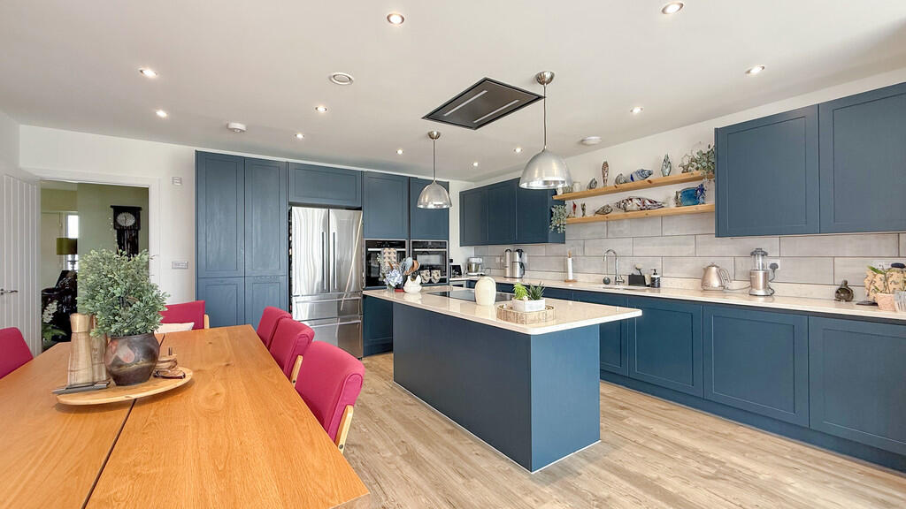 Kitchen/family ro...