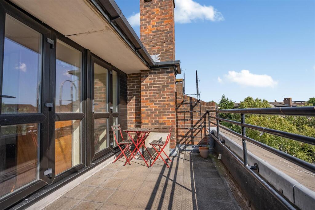 MB Balcony -exterior02.jpg