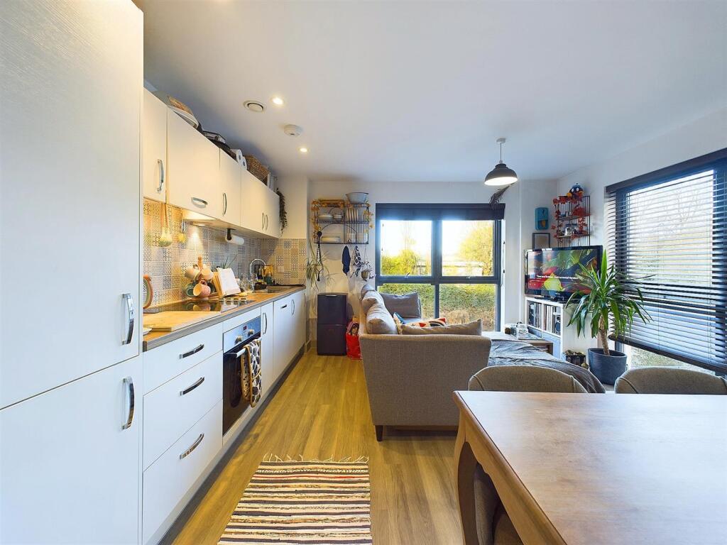 10 - Two-Bedroom Flat for Auction, Paintworks, Bri