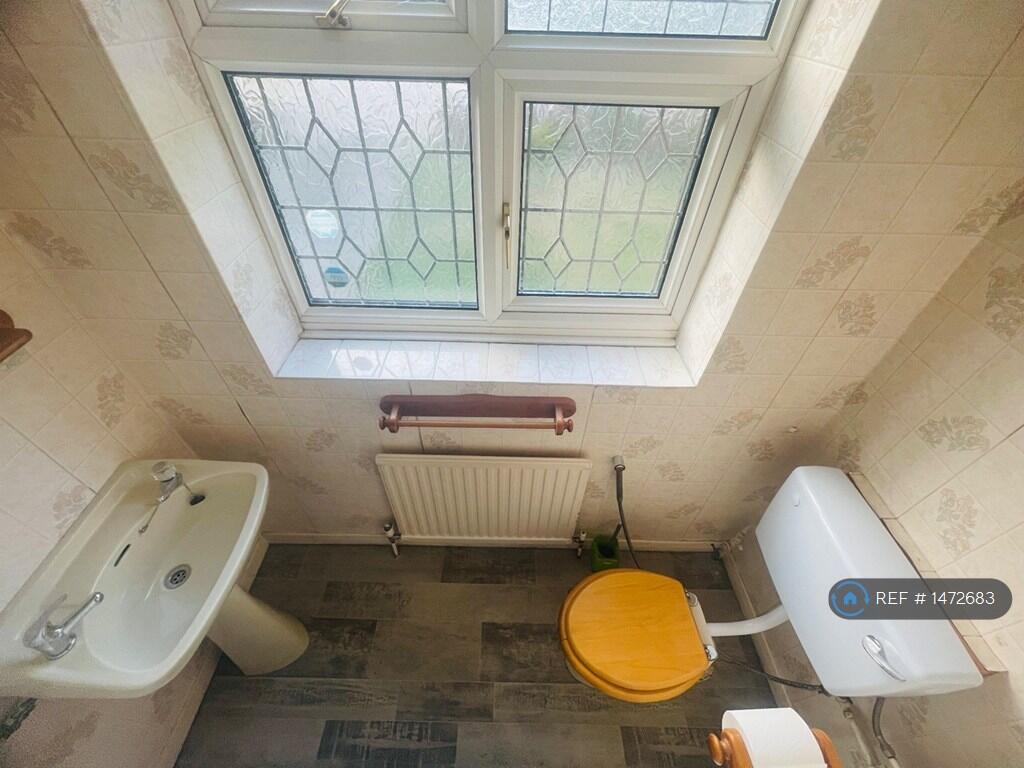 Downstairs Toilet 