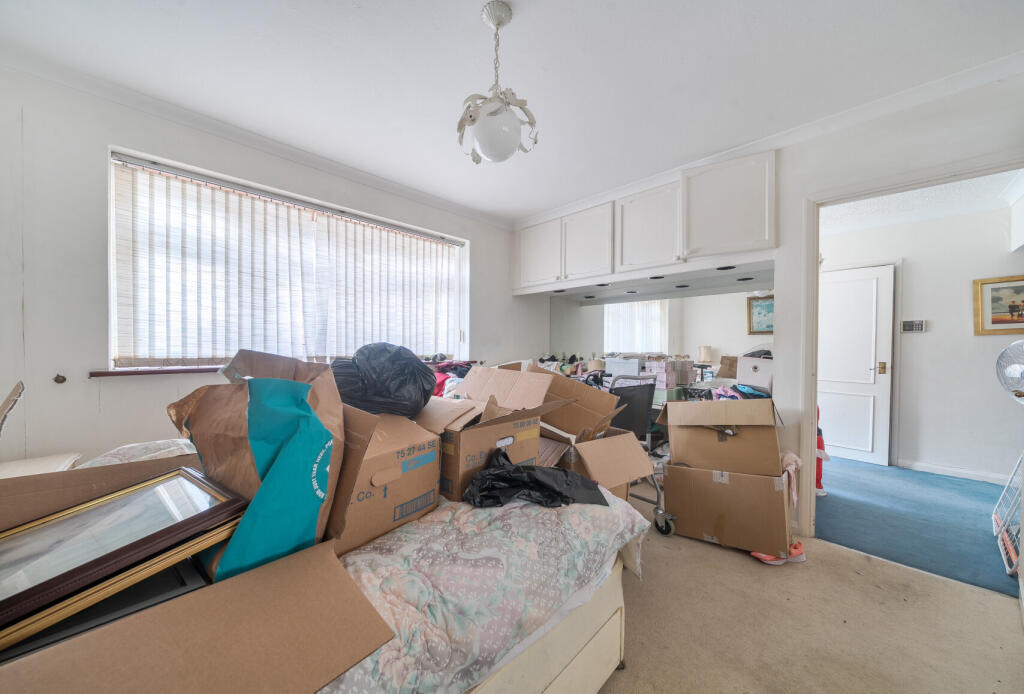 1364747-4-690405a...