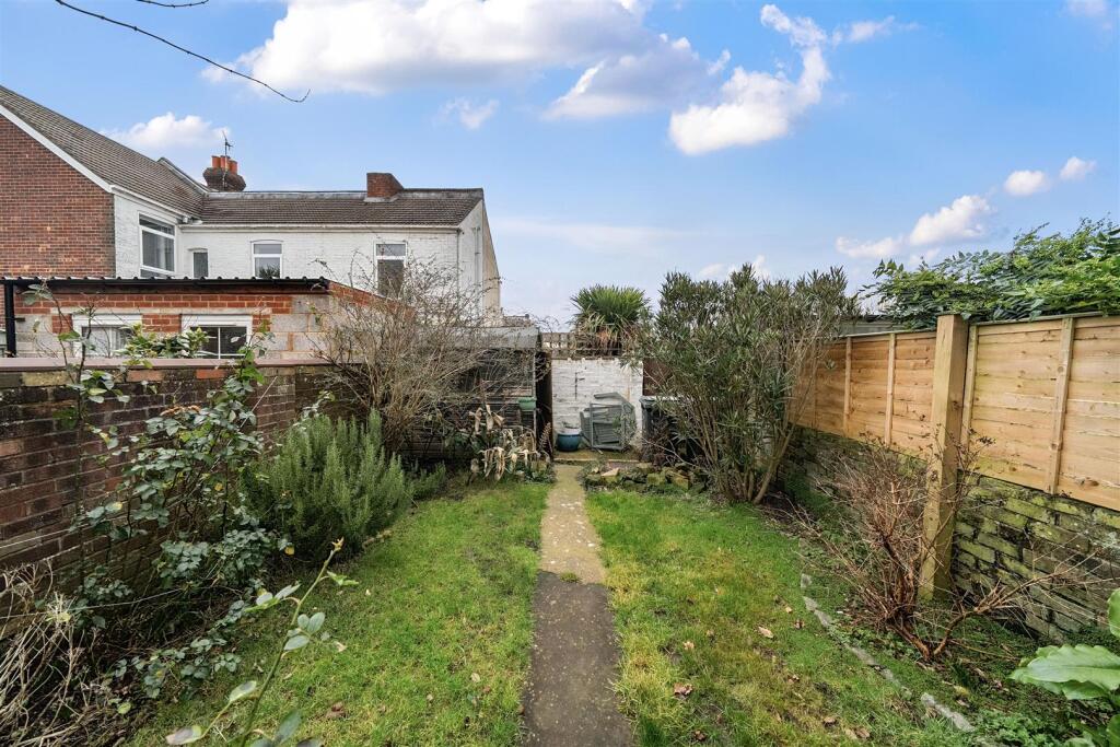 GARDEN REAR