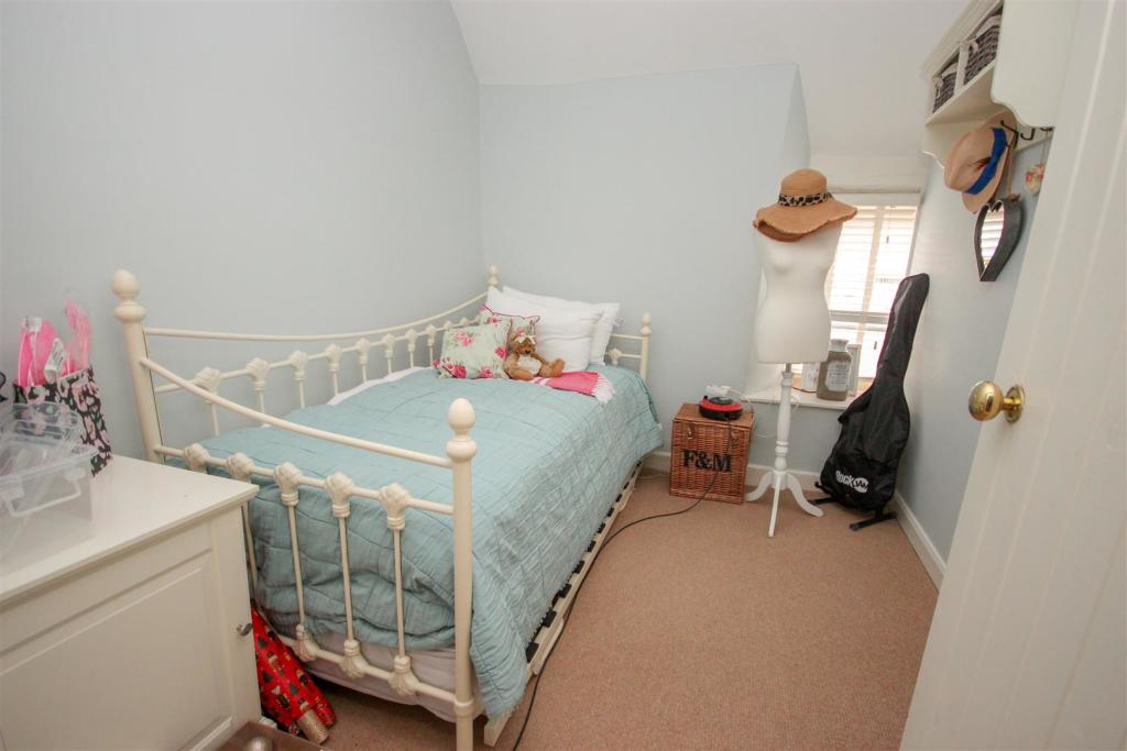 Bedroom 4.jpg