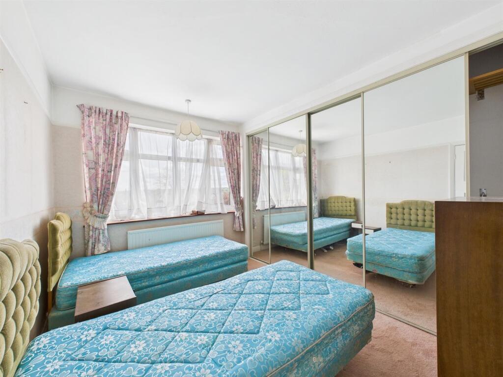 CAM02885G0-PR0355-STILL007.jpg