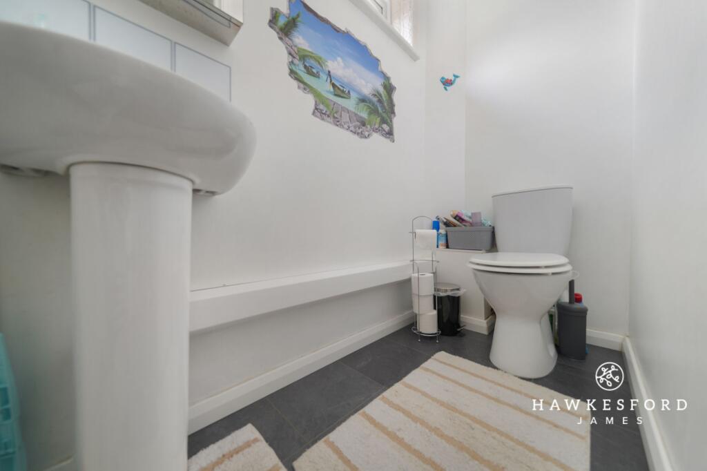 Queenborough Road - Cloakroom