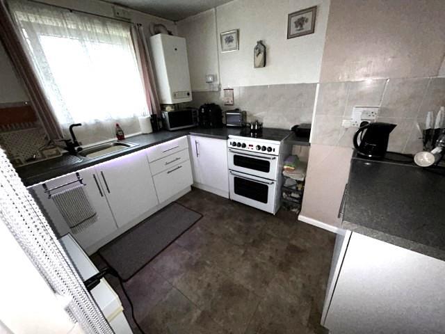 Kitchen (Small).JPG