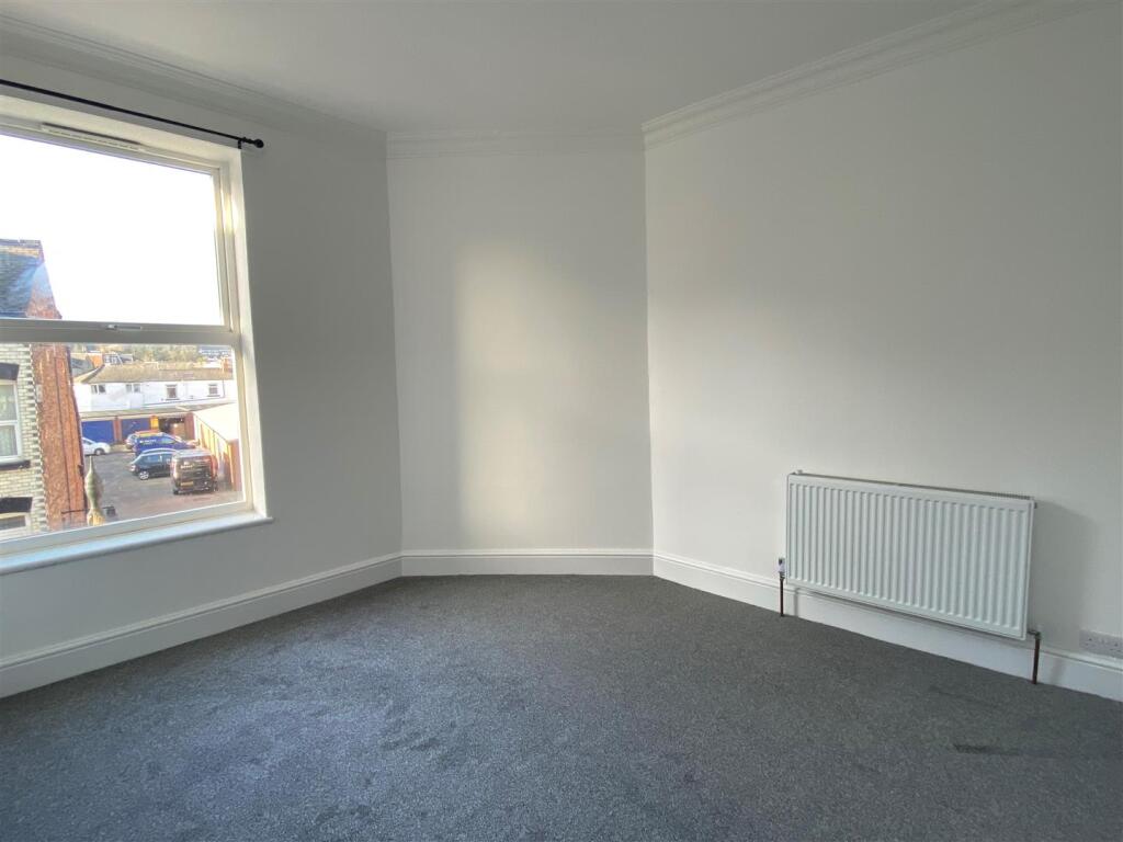 bedroom photo 2 flat 2.jpg