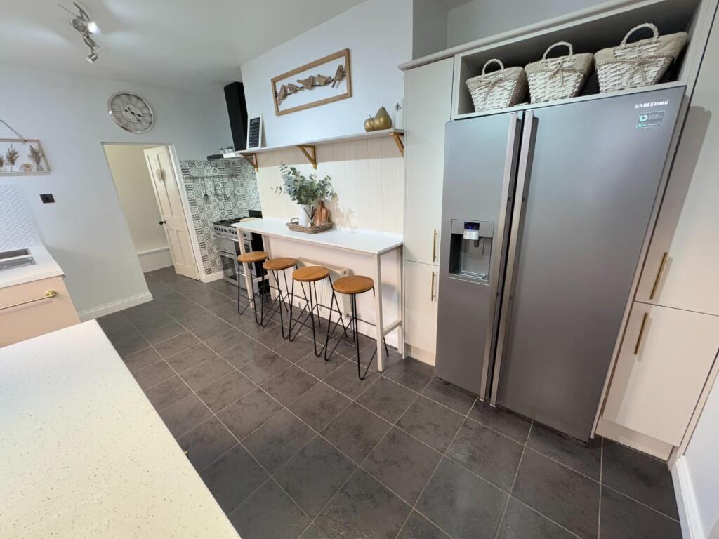 KITCHEN/BREAKFAST ROOM