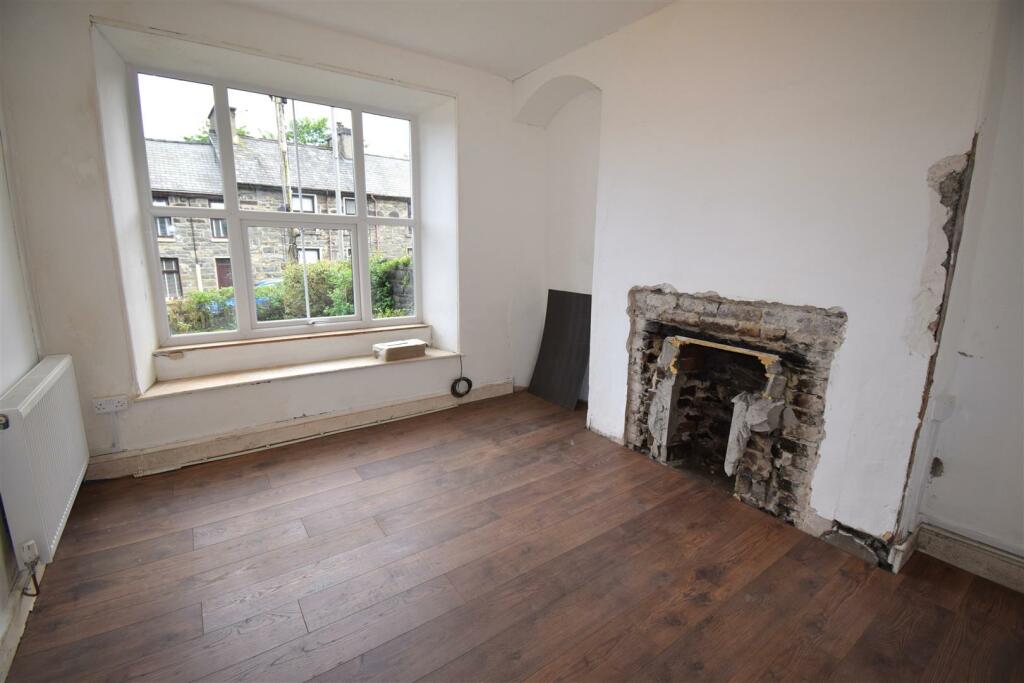 Sitting Room .JPG