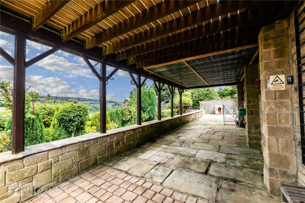 Driveway/Gardens