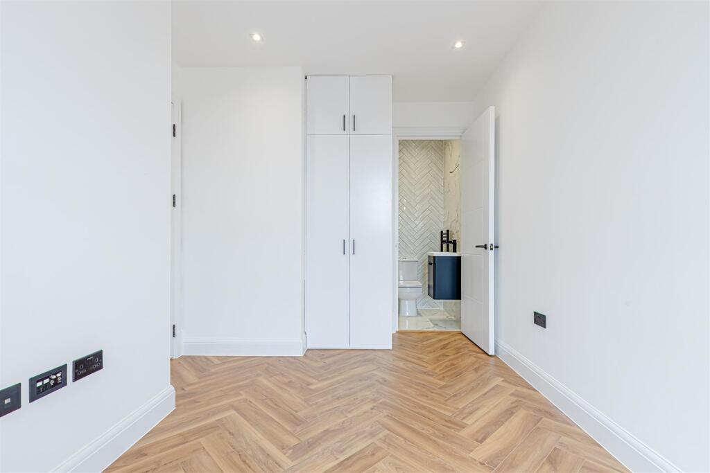 eninsula Court (18).jpg