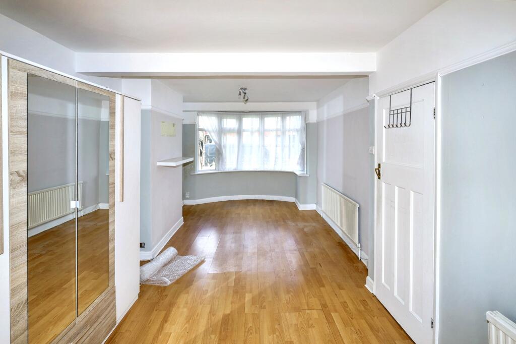 17 Tees Avenue, Perivale, Greenford, UB6 8JH