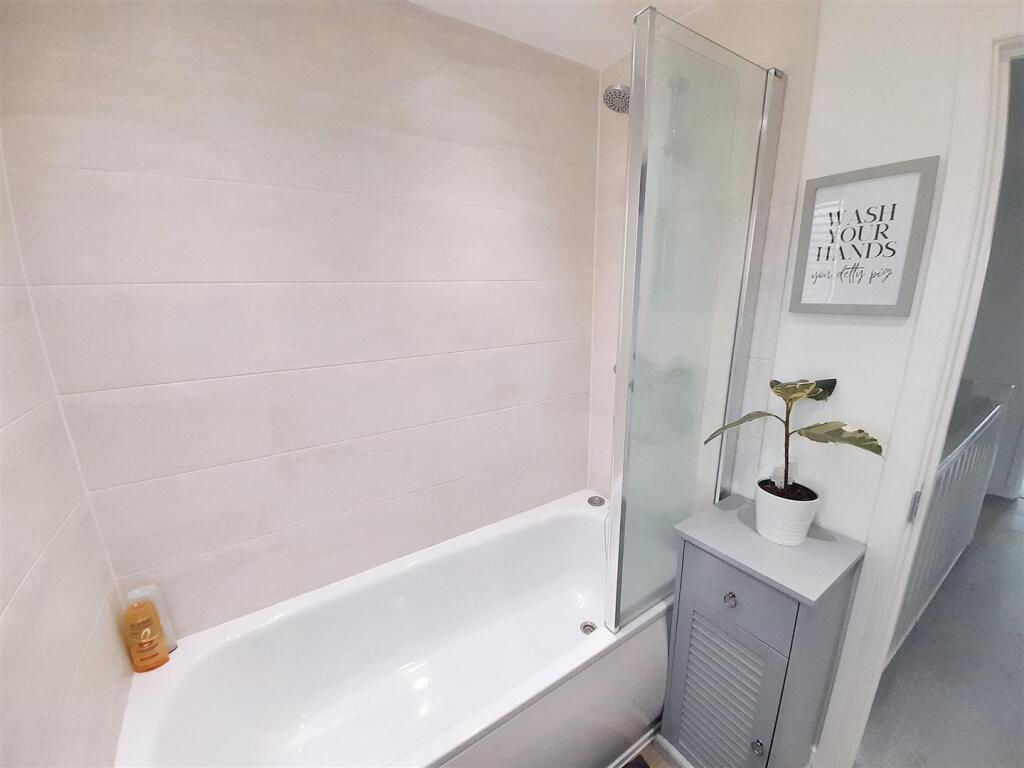 Bathroom 1 new.jpg