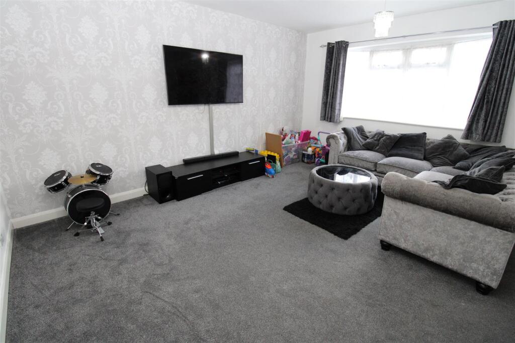 Lounge1.JPG