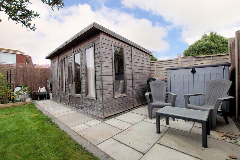 Summerhouse/Studio &amp; Seating Area
