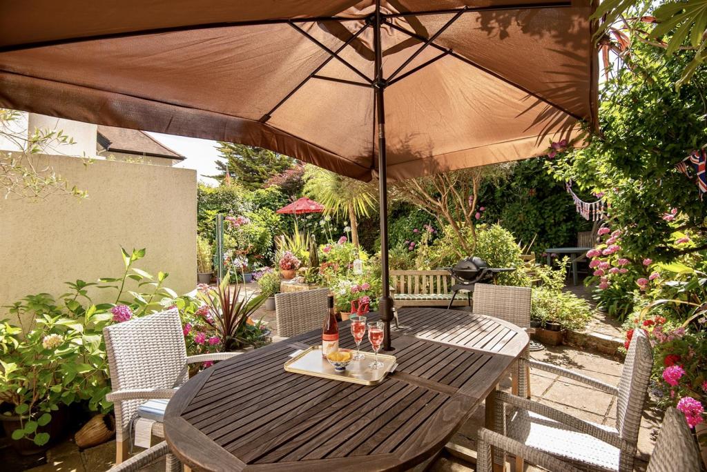 Rear Patio &amp; Garden.jpg