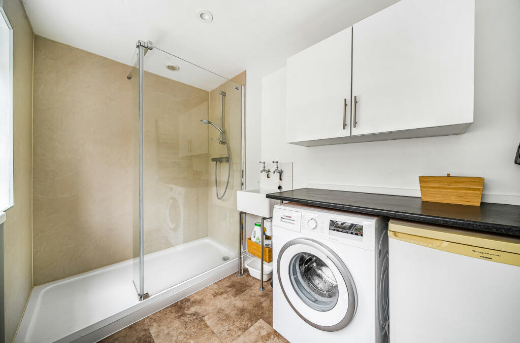 GF Shower Room