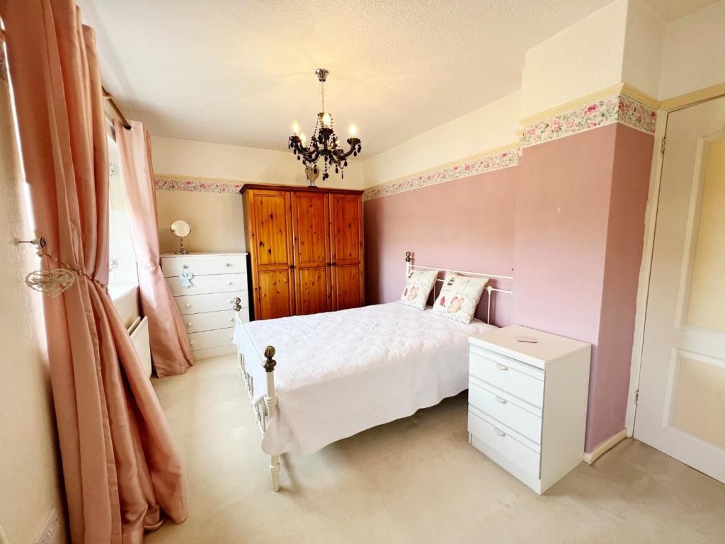 Bed 1 pic 1.jpg