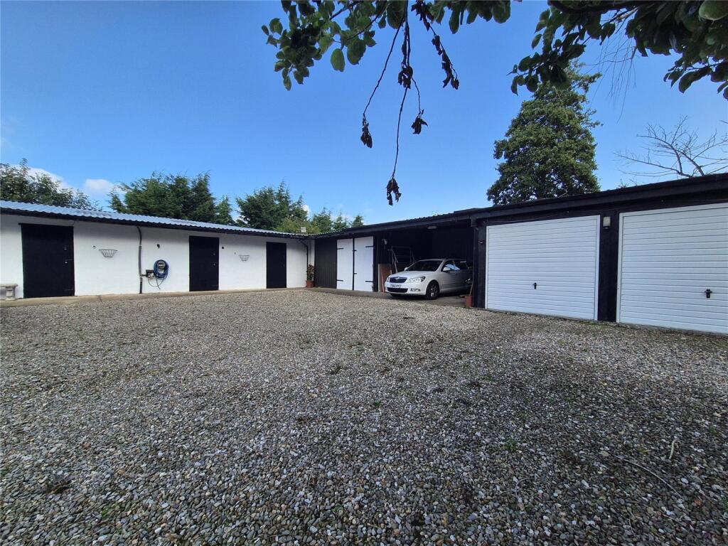Garages &amp; Stables