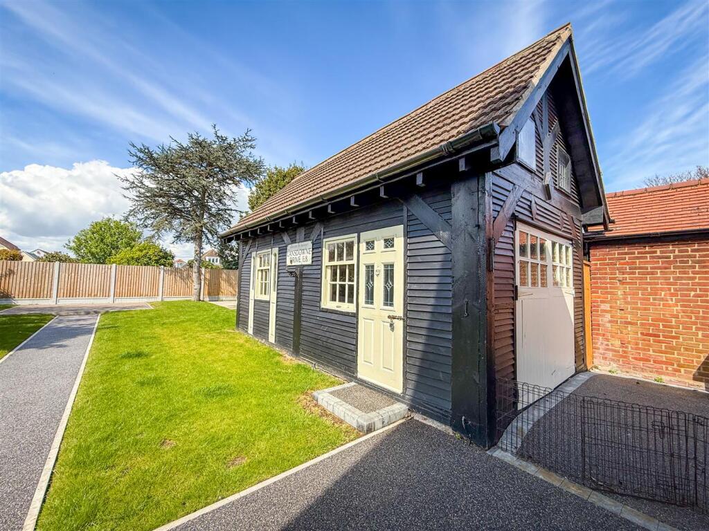DETACHED GARAGE / WORKSHOP