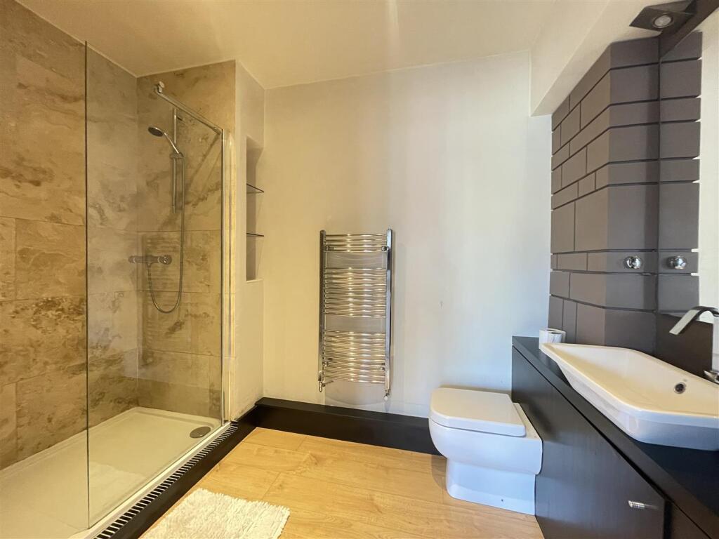 Main Bedroom with En-Suite