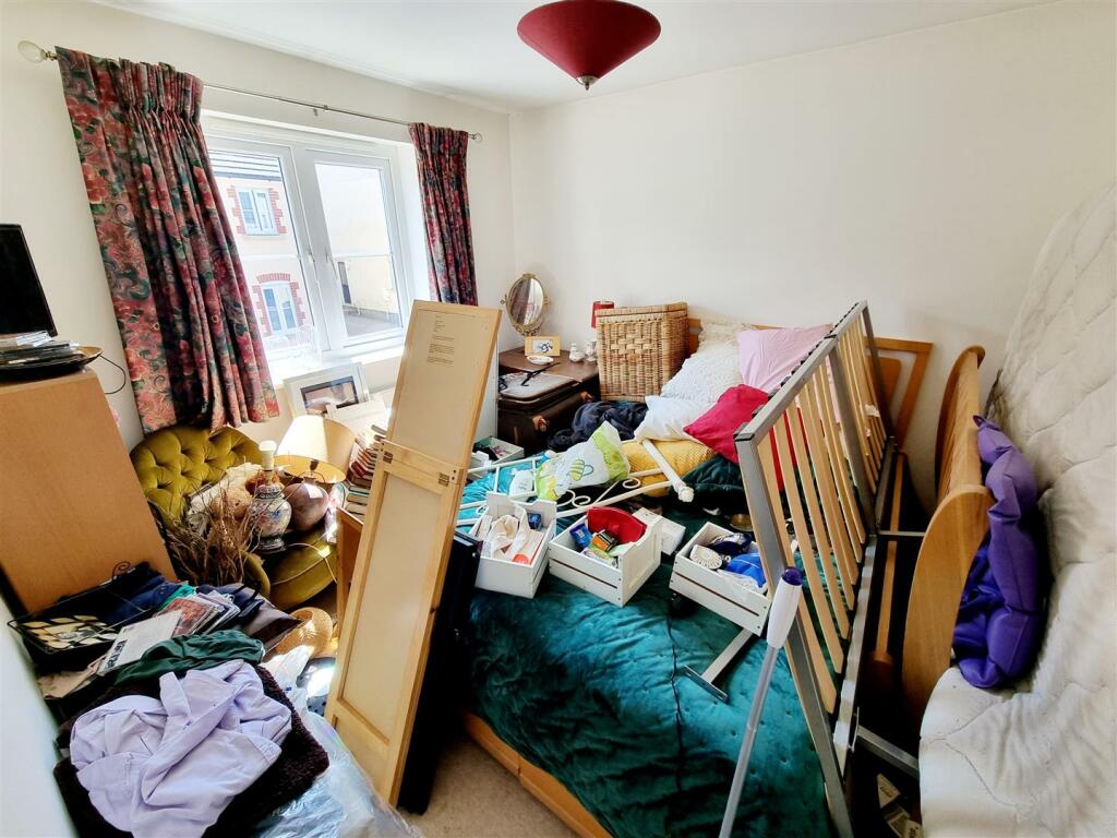 Bed 2.jpg