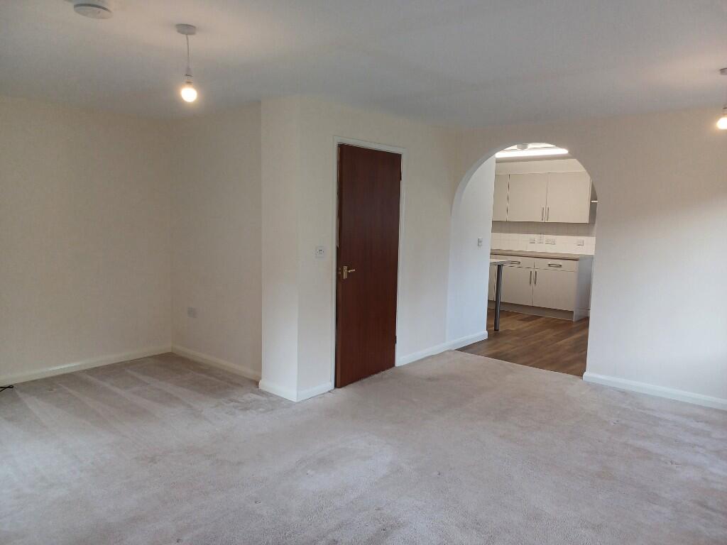 Spacious lounge 