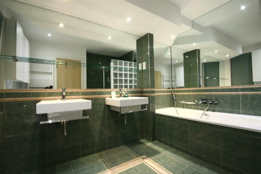 En Suite Bathroom