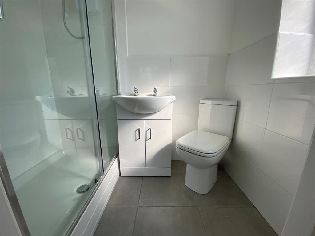 Ensuite 1.jpg