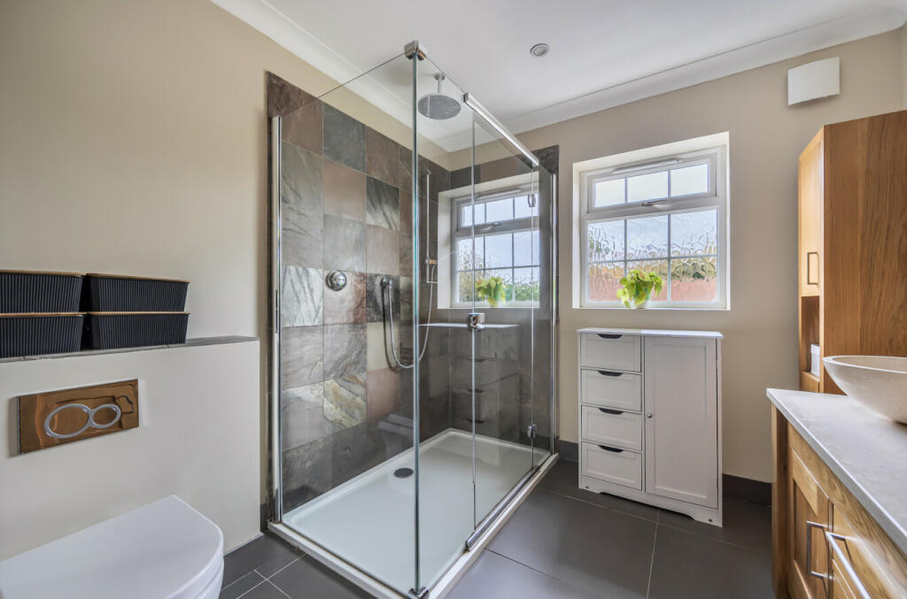 1383690-28-692869...